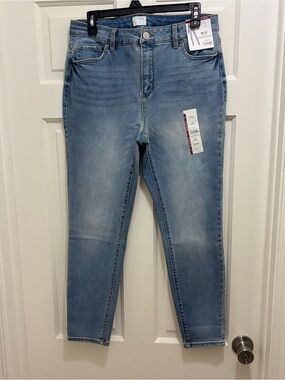 T+T size 10 short  Highrise medium wash stretchy denim ankle jeans NWT
